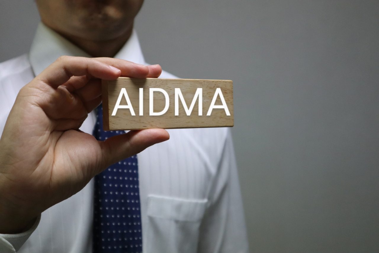 AIDMA（アイドマ）の法則とは？具体例やAISASとの違い、マーケティング活用法を解説